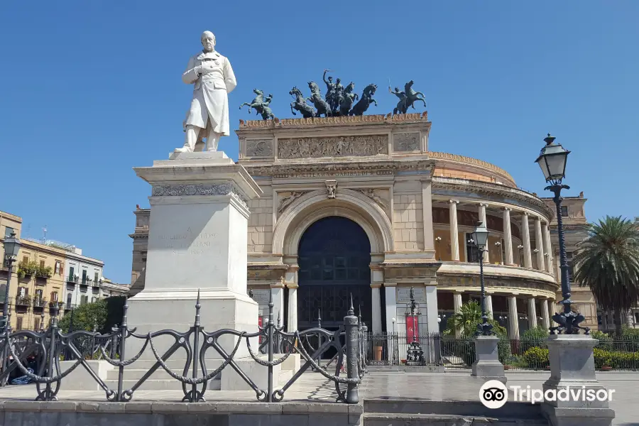 Monumento a Ruggero Settimo.