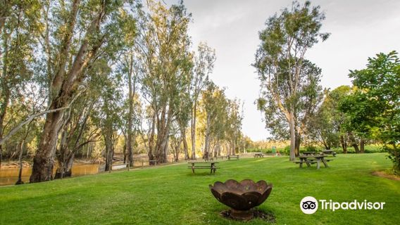 Cape Horn Vineyard & Riverside Bar