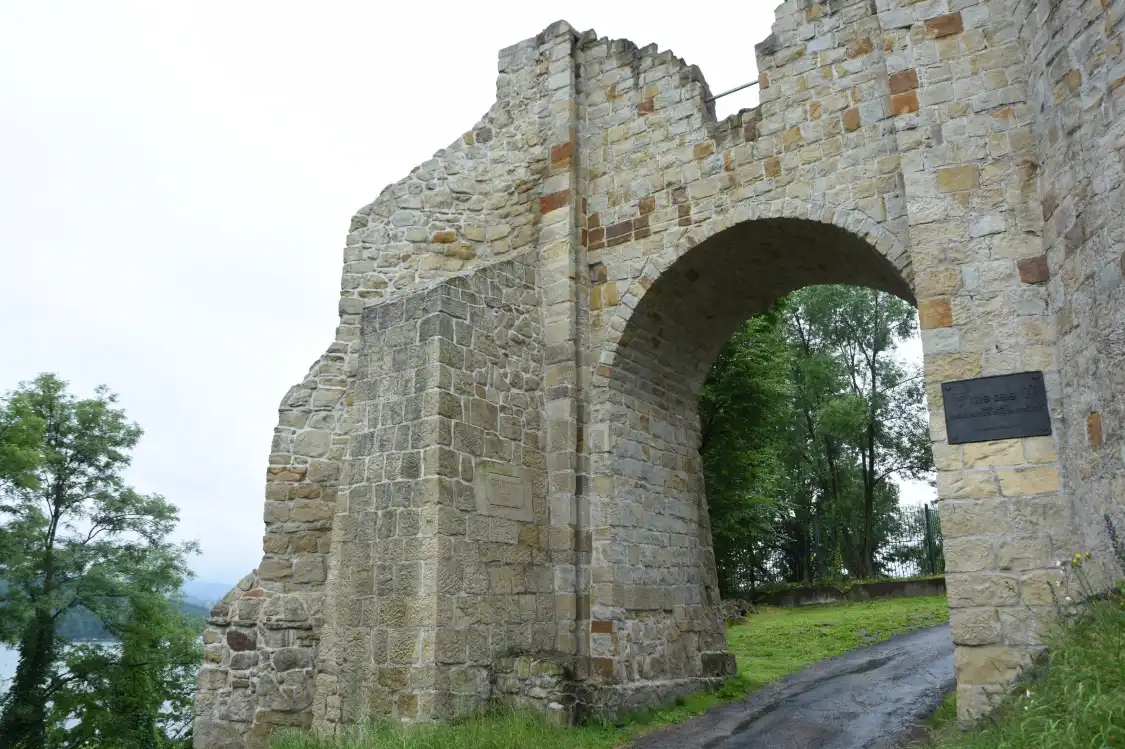 Hotels near Town walls