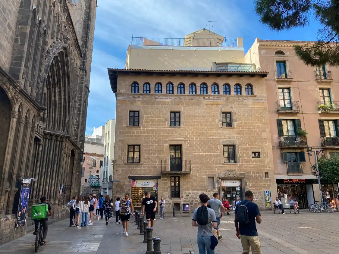 Hotel dekat Placa del Pi