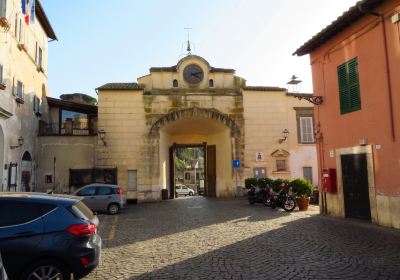 Porta Maggiore o di Castello