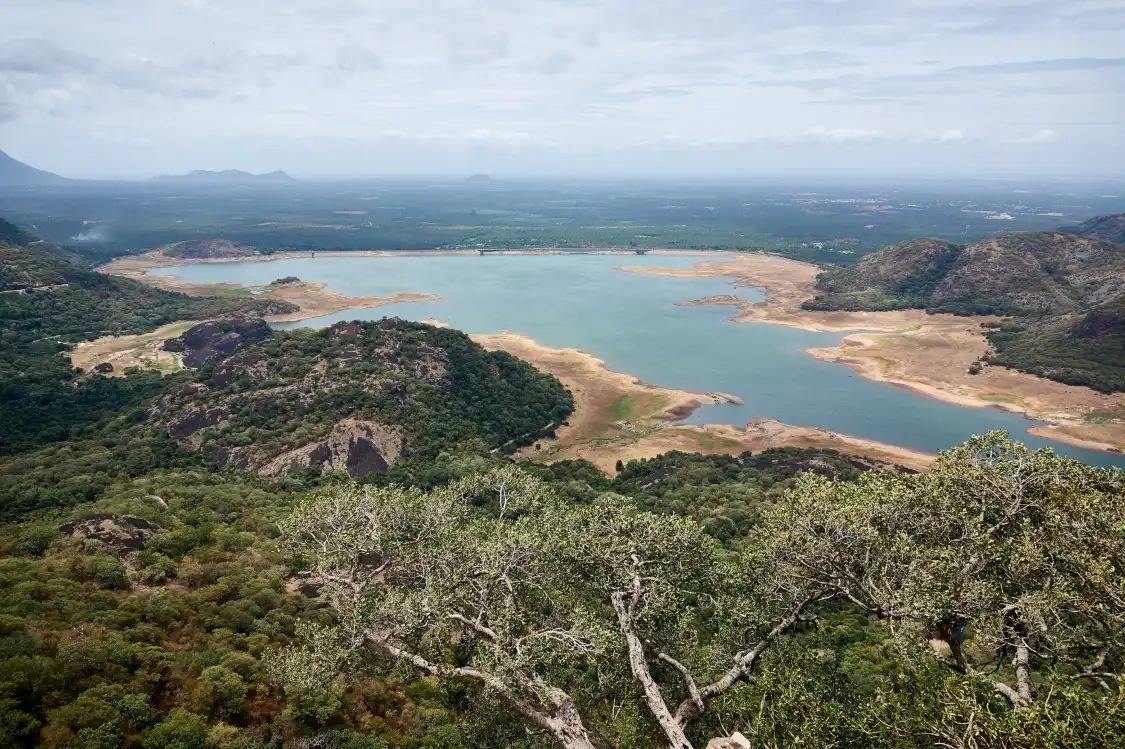 Hotels near Aliyar Dam