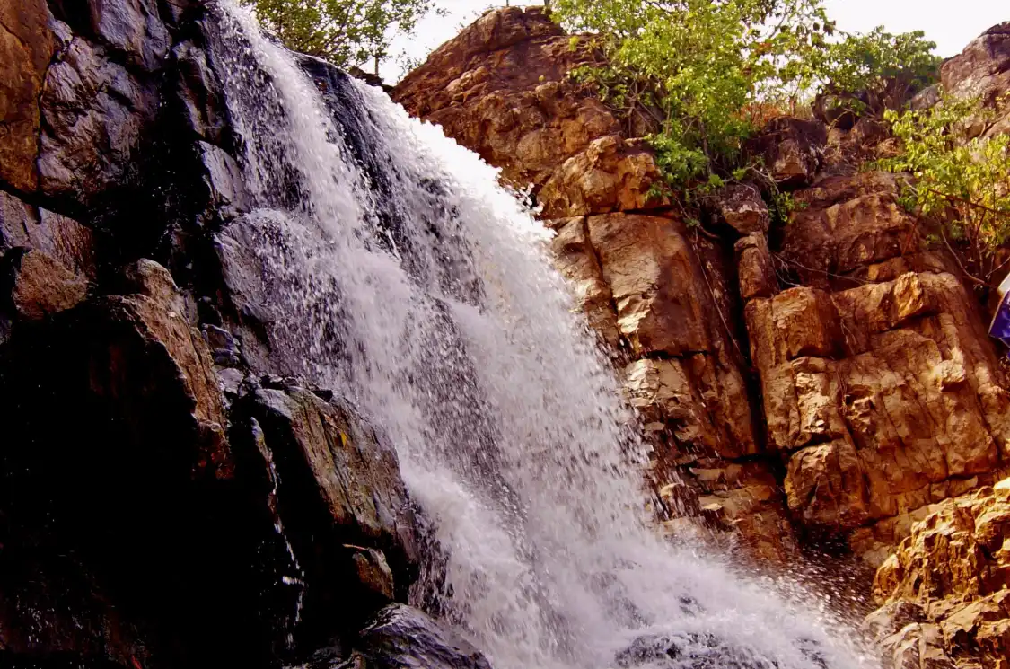 Hotels near Sanaghagara Waterfall