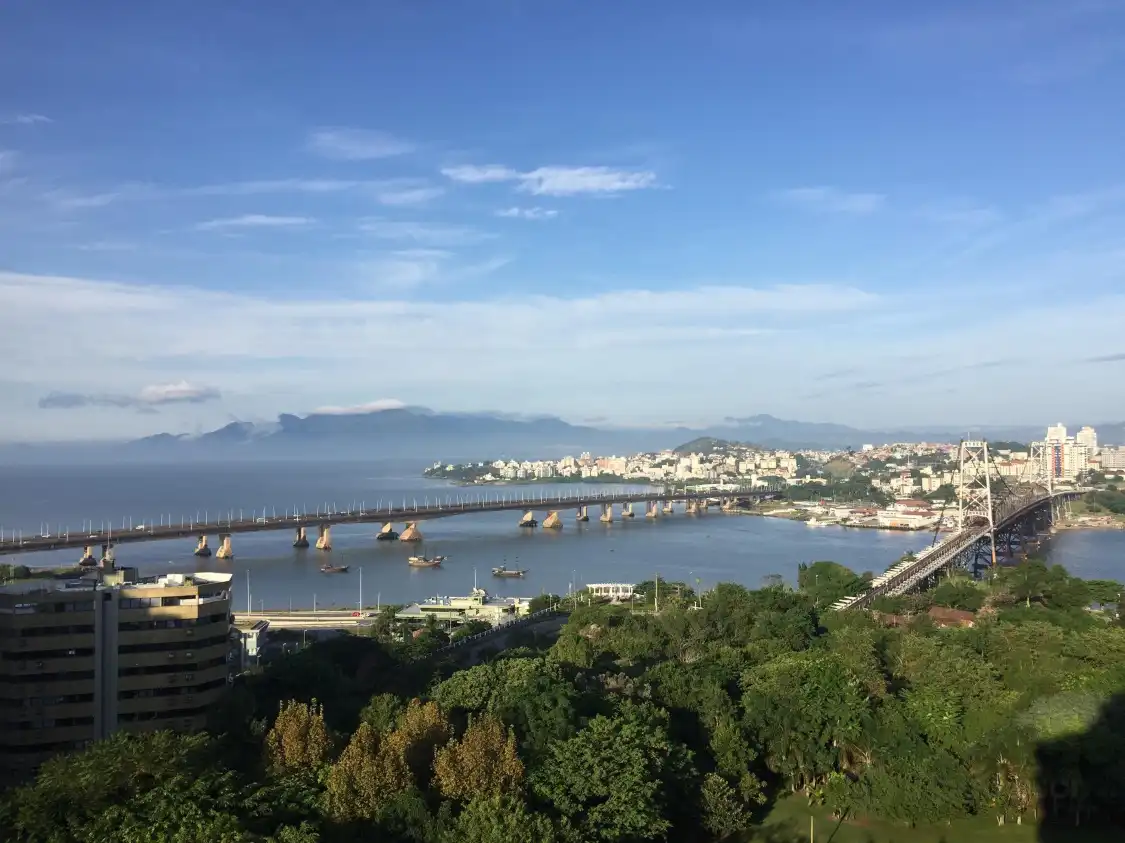Hotels near Pedro Ivo Campos Bridge