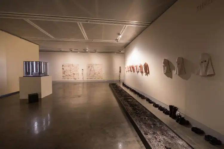 Các khách sạn gần New England Regional Art Museum