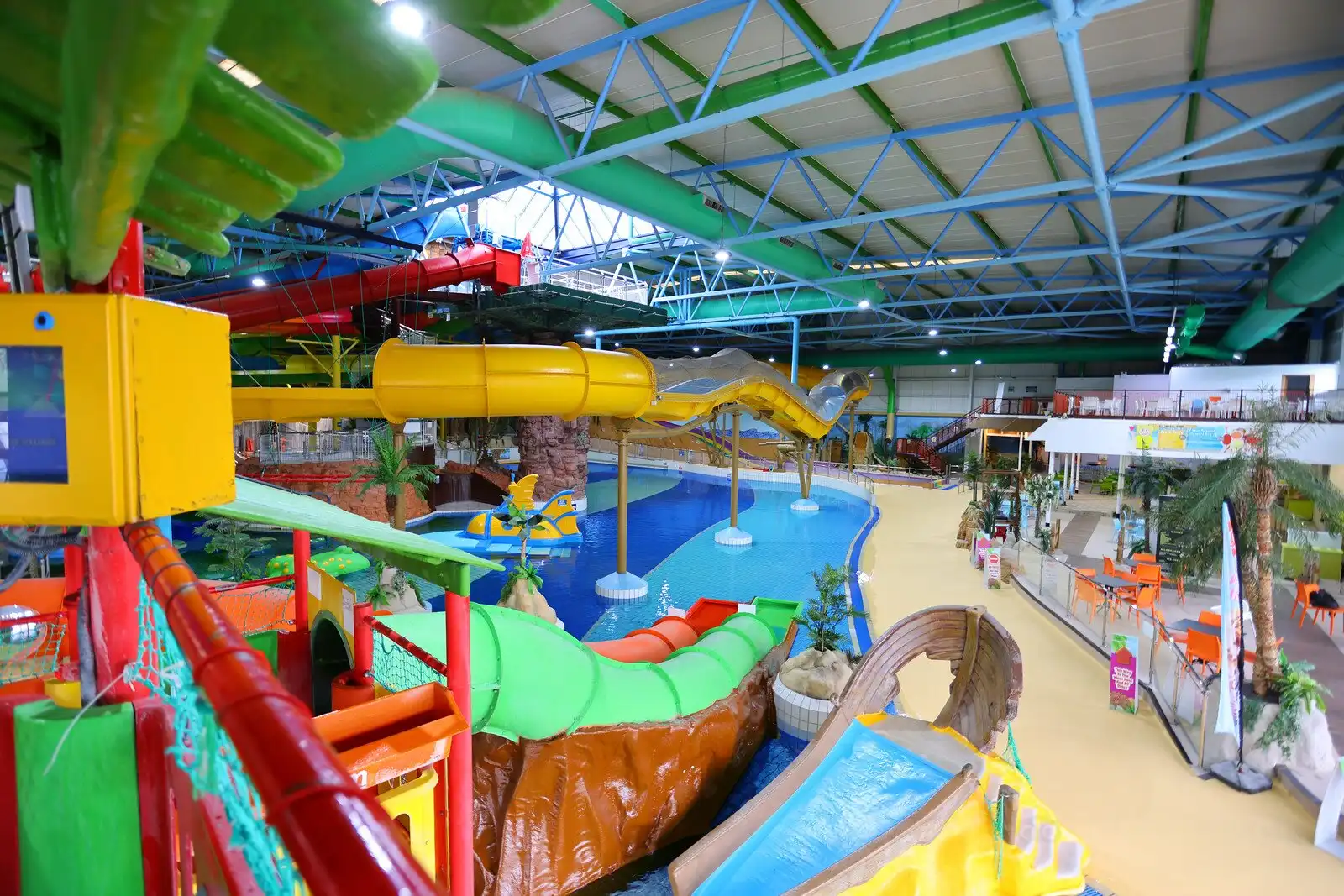 Hotels near Waterworld