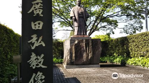 Hirota Koki Statue