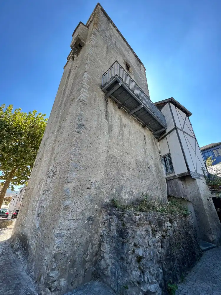 Hotels near Tour de Garnavie