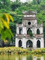 Hoan Kiem Lake Walking Street