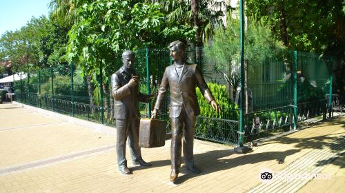 Monument to the Characters of Movie Brilliantovaya Ruka