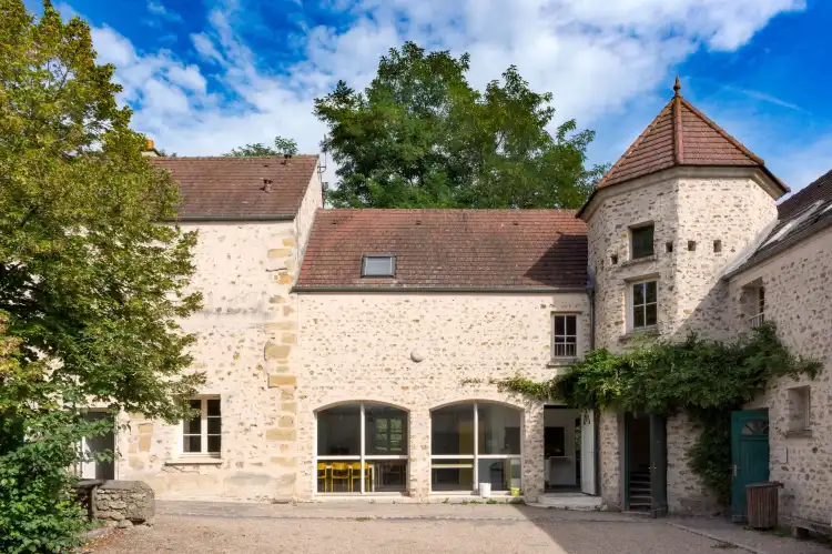 Hotel a Jouy-le-Moutier