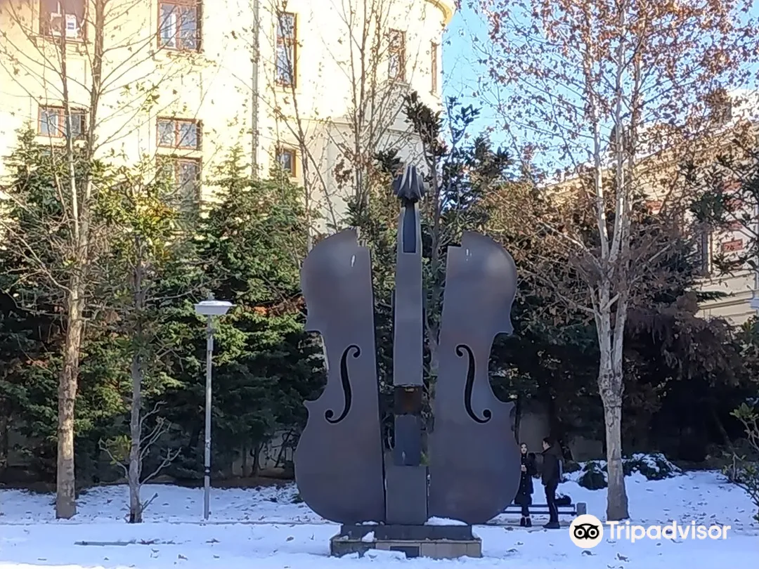 4_Broken Violin Fountain