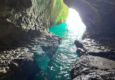 ロッシュ・ハニクラ洞窟