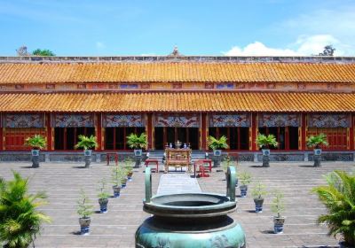 Nine Dynastic Urns