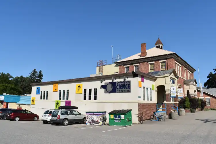 Hotels near Okanagan Science Centre