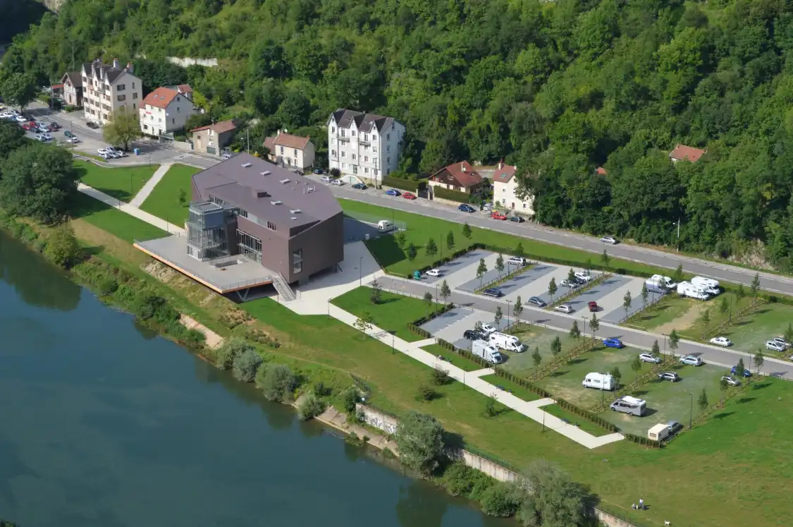 Hotels near La Rodia