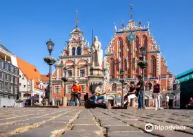House of the Black Heads