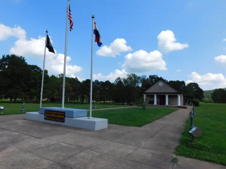 Hotel dekat Fort Davidson State Historic Site