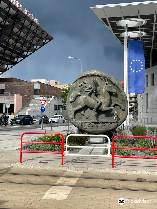 2_Monument to The Coin Biatec