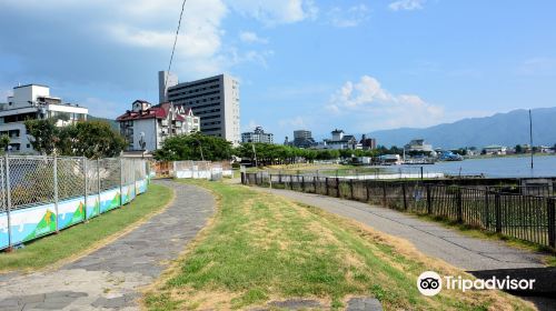 諏訪市湖畔公園