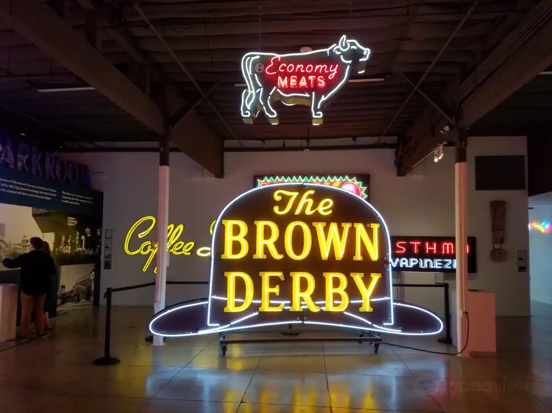 Các khách sạn gần Museum of Neon Art (MONA)