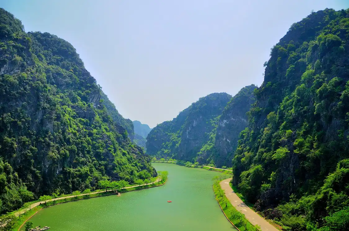 Hotels near Tuyet Tinh Coc
