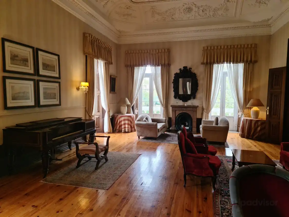Hotels near Quinta das Lagrimas