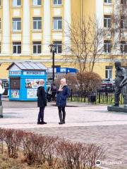 Leonid Gaidai Statue