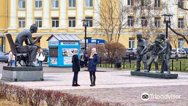 Leonid Gaidai Statue