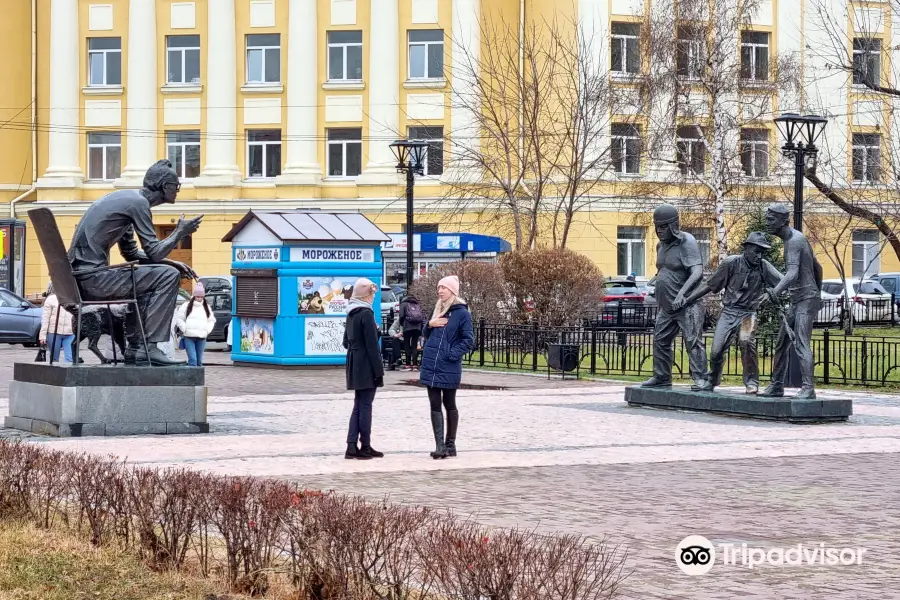 Leonid Gaidai Statue