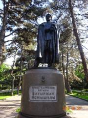Monument to Bauyrzhan Momyshuly