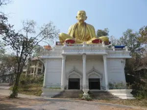 Khruba Sri Wichai Monument (Sinlatham Chao)