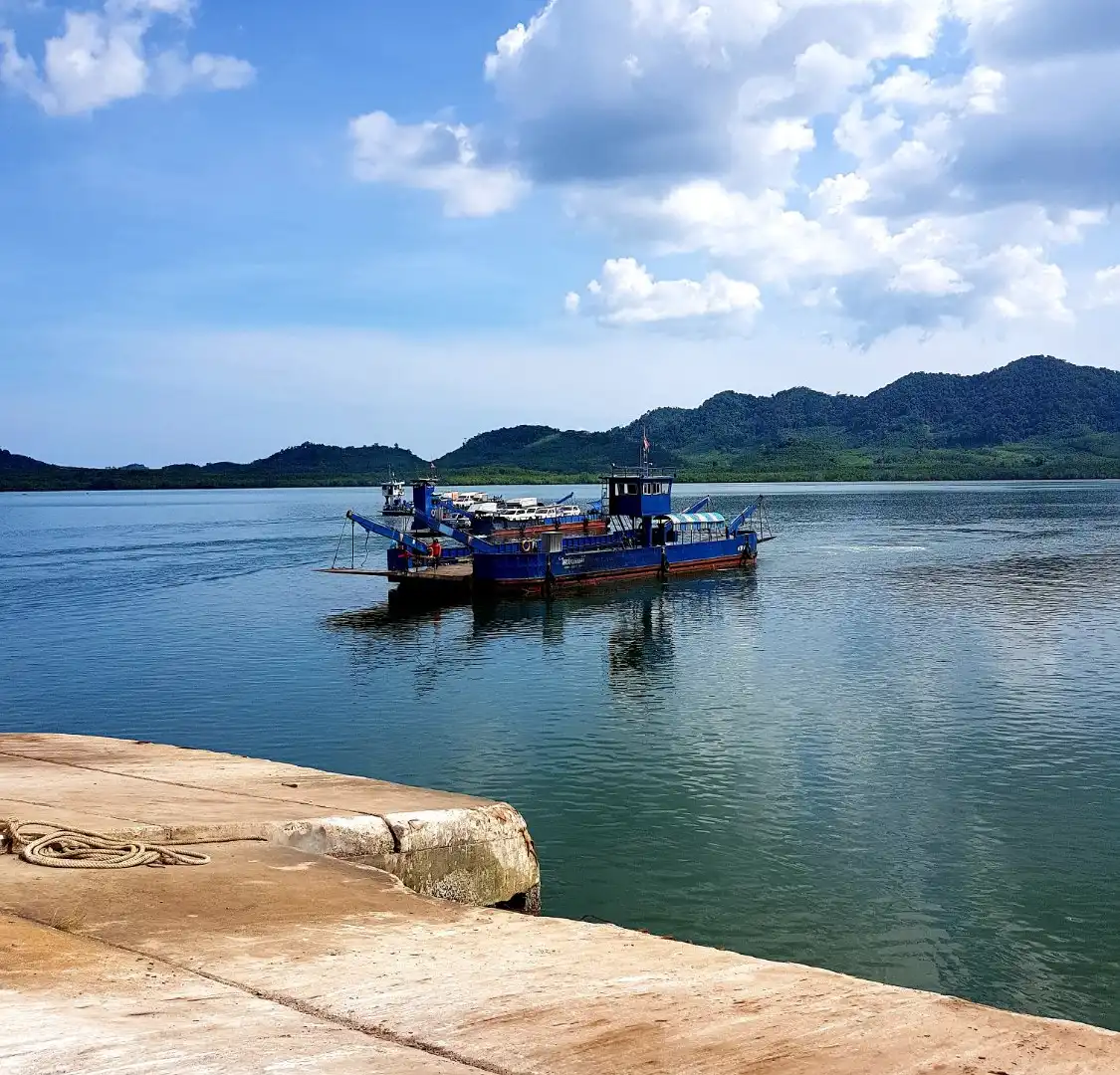 โรงแรมใกล้ท่าเทียบเรือบ้านศาลาด่าน