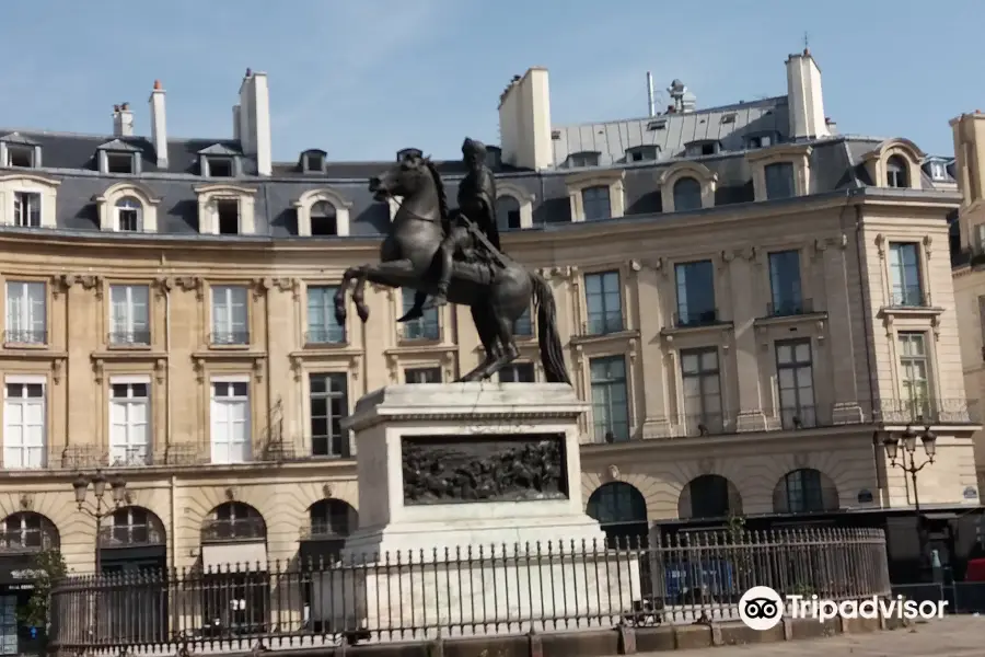 Statue Equestre de Louis XIV