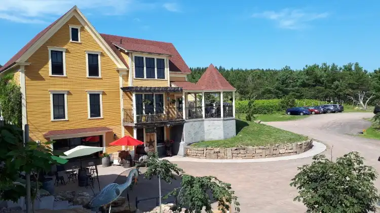 Hotels near Magnetic Hill Winery