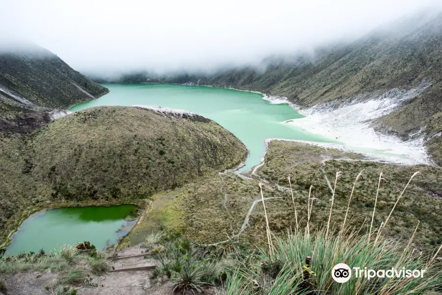 Laguna Verde Volcan Azufral