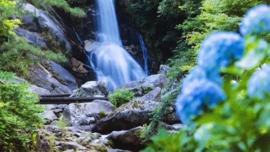 Mikaeri No Taki Falls