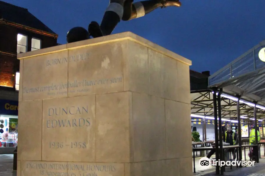 Duncan Edwards Statue