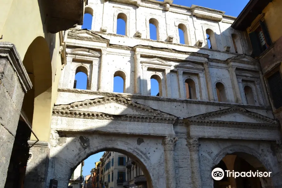 Porta dei Borsari