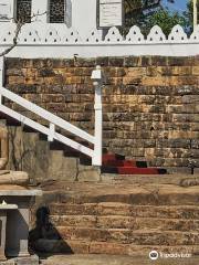 Aluvihara Rock Cave Temple