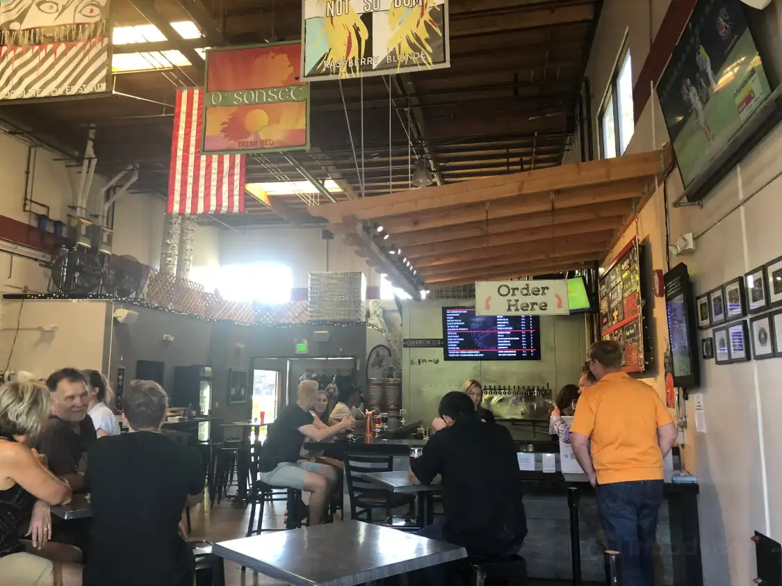 Hotels near Four Sons Brewing