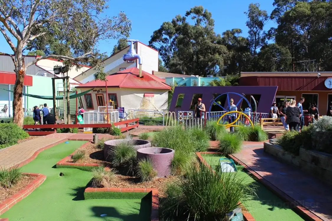 Hotels near A Maze N Things Theme Park