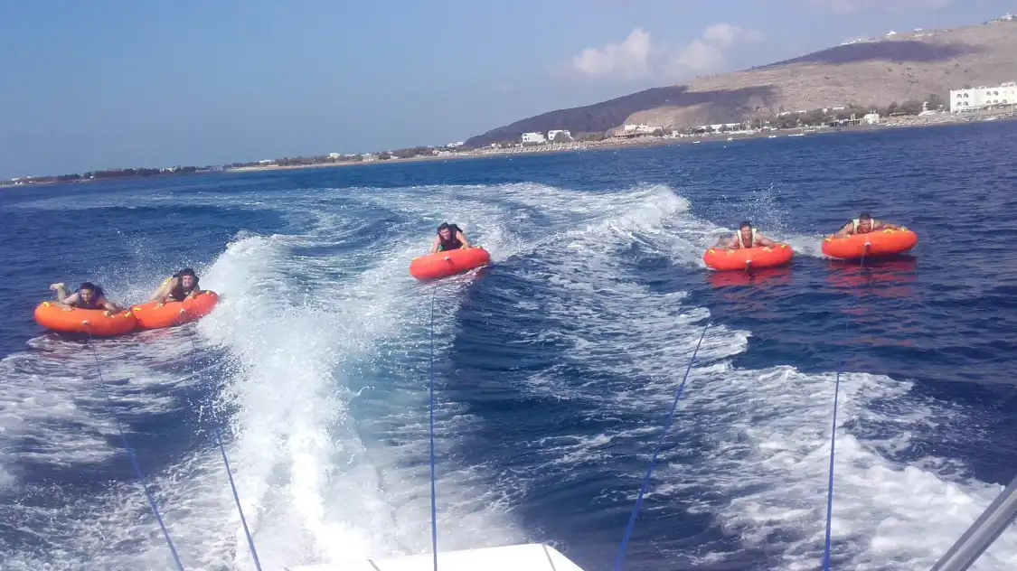 Отели рядом с достопримечательностью «Crazy WaterSports Santorini»