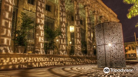 Sidney & Berne Davis Art Center