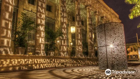 Sidney & Berne Davis Art Center