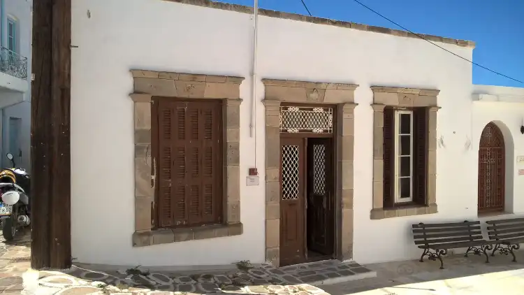 Hotels near Folk and Historical Museum of Milos