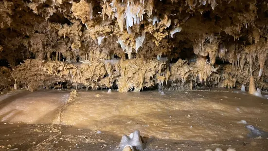 Grotte du Grand Roc