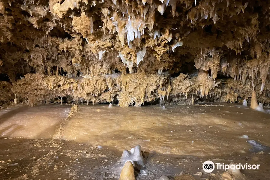 Grotte du Grand Roc