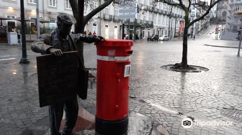 The Newspaper Vendor Statue