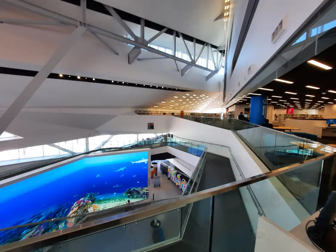 Hotel berhampiran Edmonton Public Library - Stanley A. Milner Library (Downtown)